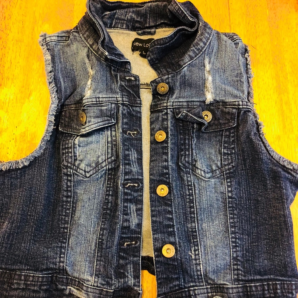 Distressed Denim Vest // Juniors L
